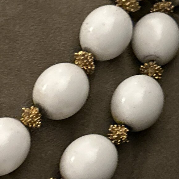 Vtg Double Str 1950’s Crown TRIFARI White Lucite & Gold Bead Necklace Adj Double - Picture 6 of 6